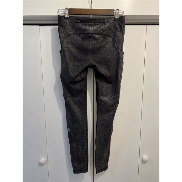 Lululemon Speed Up Tight Foil 28" Luminosity Print Black/Silver Luxtreme Sz 6 - Picture 6 of 10
